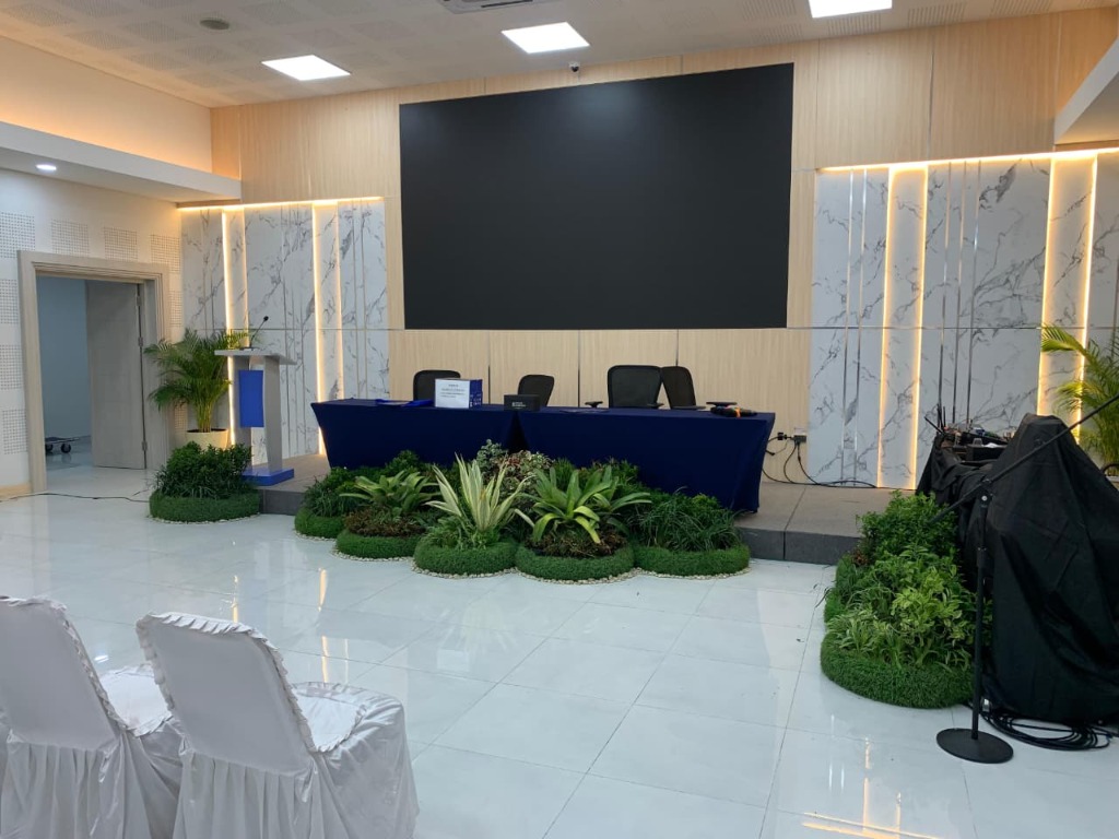Dekorasi Rumput Hijau & Mini Garden Panggung Auditorium - Yogyakarta