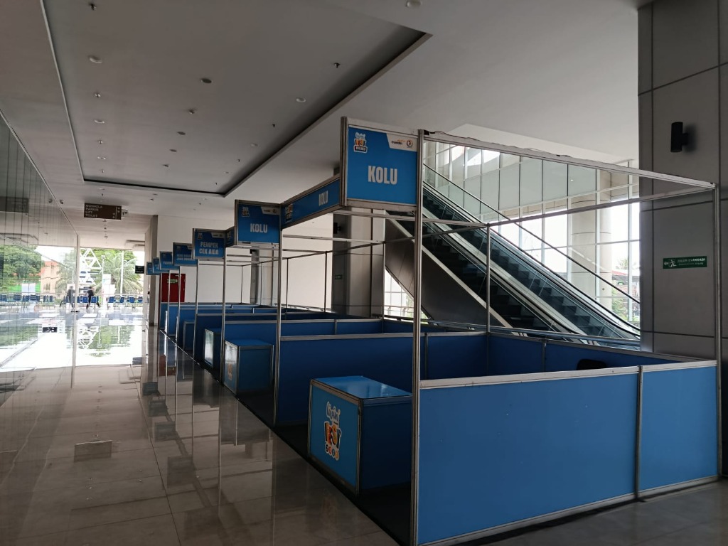 Gate Masuk & Deretan Stand Pameran Hallway Mall - Yogyakarta