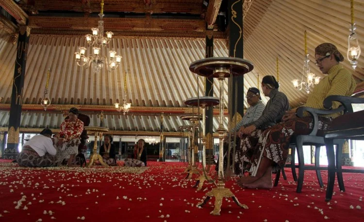 Tradisi Ngabekten Kraton Yogyakarta