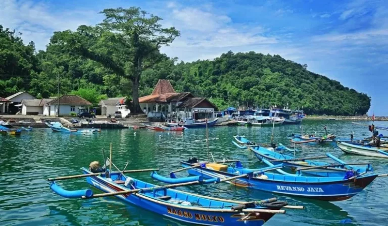 Pantai Sadeng Gunung Kidul