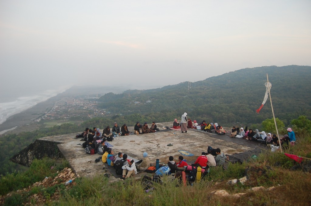 Bukit Gupit, Menikmati Pantai Selatan Jogja Dari Ketinggian