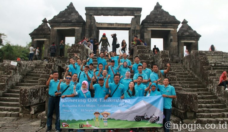 Situs Ratu Boko, Menyapa Senja Dari Gerbang Istana