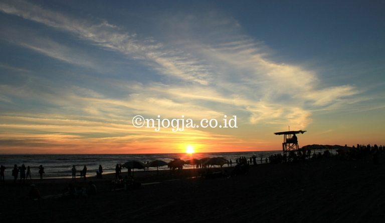 Pantai Parangtritis – Pantai Dengan Beragam Pesona