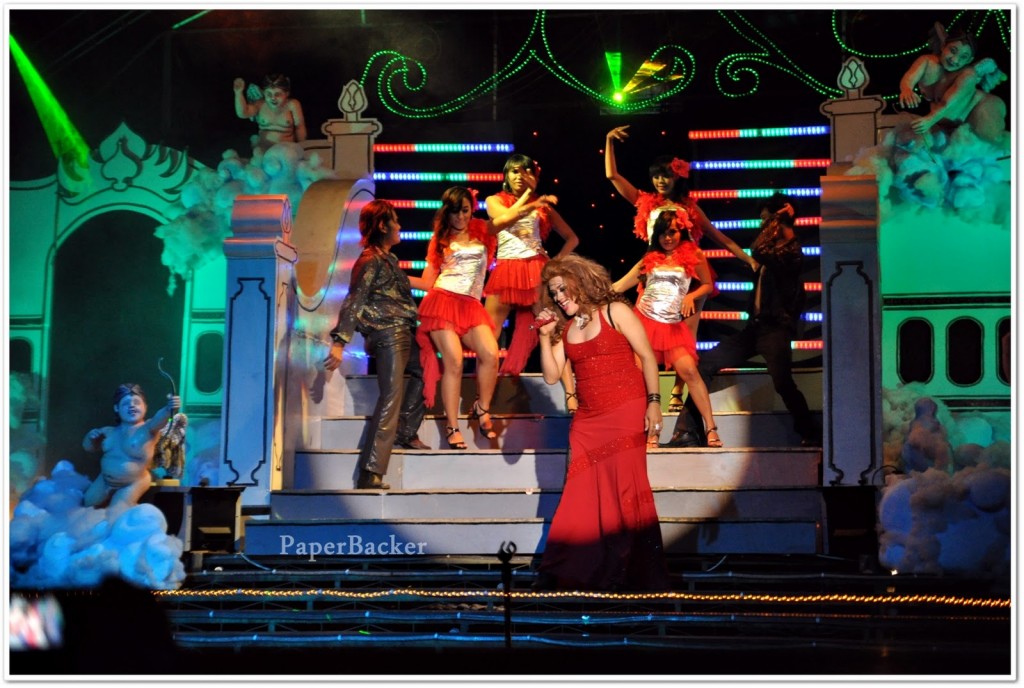 Cabarete Show Oyot Godhong Cafe, Mengintip Pertunjukan Seru ala Lady Boy