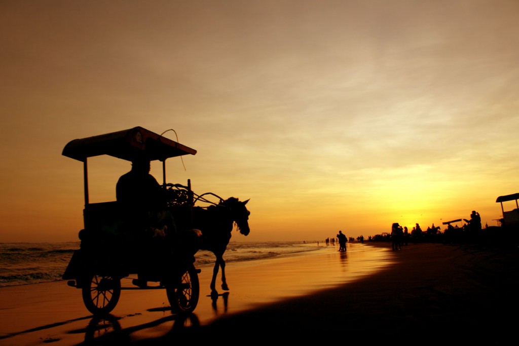 Pantai Parangtritis Yogyakarta Yang Eksotis Nan Sakral