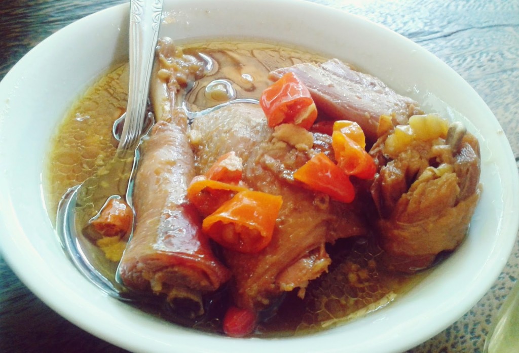 Warung Bu Ageng, Menyediakan Masakan Omah Hingga Oseng-oseng Mercon Dalam Kaleng